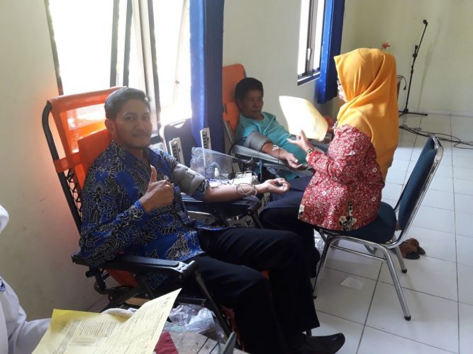 KEGIATAN RUTIN DONOR DARAH DI KELURAHAN SOGATEN KECAMATAN MANGUHARJO KOTA MADIUN