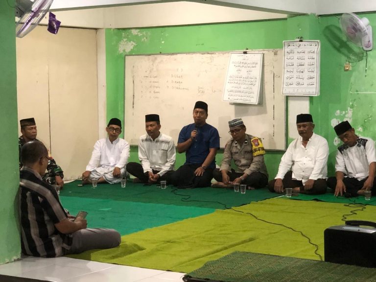 Sholat Isya Berjamaah di Mushola Darul Iman, Pererat Ukhuwah Warga Sogaten