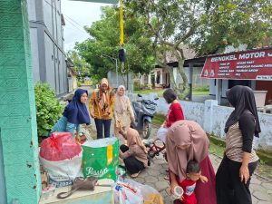 Bank Sampah RT. 19 Kelurahan Sogaten Tingkatkan Kepedulian Lingkungan Warga