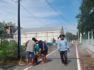 Kerja Bakti Warga RT 01 Kelurahan Sogaten, Perkuat Kebersamaan dan Kepedulian Lingkungan